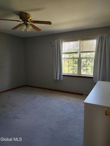 29 Blue Jay Way, Clifton Park, NY 12148