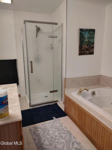 29 Blue Jay Way, Clifton Park, NY 12148