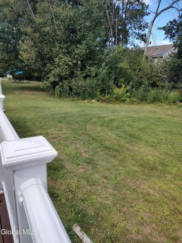 29 Blue Jay Way, Clifton Park, NY 12148