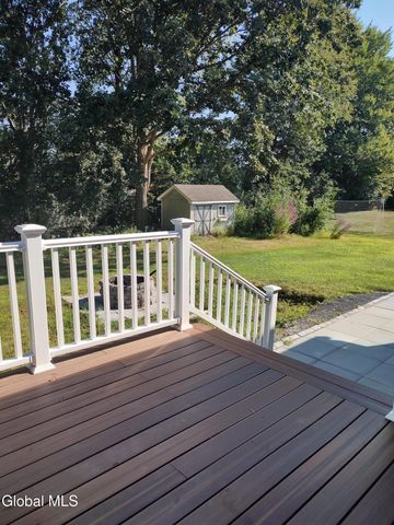 29 Blue Jay Way, Clifton Park, NY 12148