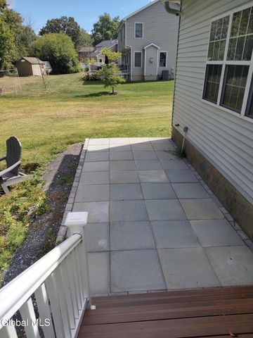 29 Blue Jay Way, Clifton Park, NY 12148