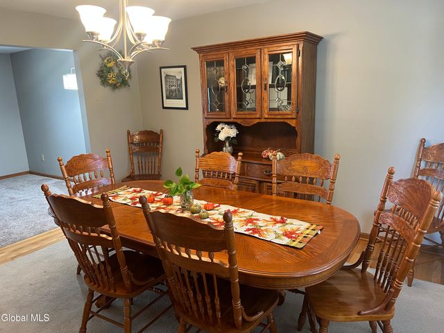 29 Blue Jay Way, Clifton Park, NY 12148