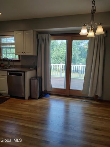 29 Blue Jay Way, Clifton Park, NY 12148