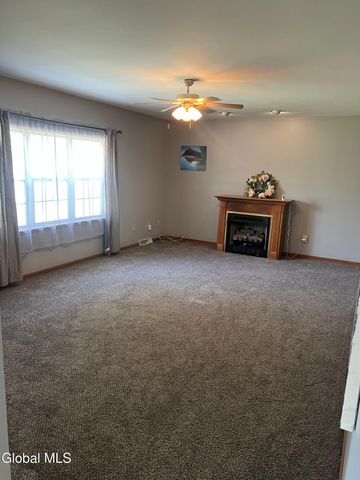 29 Blue Jay Way, Clifton Park, NY 12148