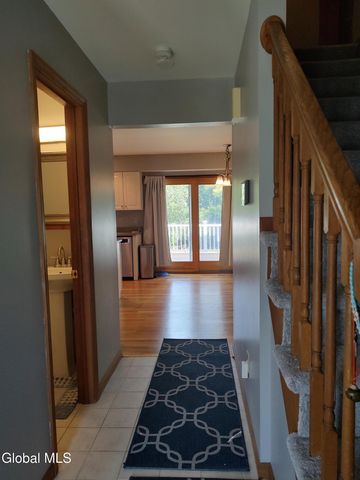 29 Blue Jay Way, Clifton Park, NY 12148