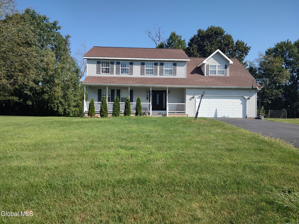 29 Blue Jay Way, Clifton Park, NY 12148