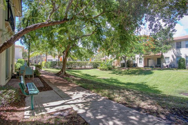 1020 E Longport Circle F2, Delray Beach, FL 33444