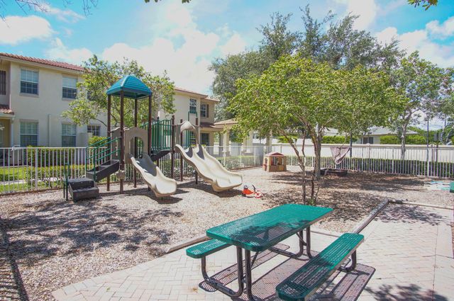 1020 E Longport Circle F2, Delray Beach, FL 33444