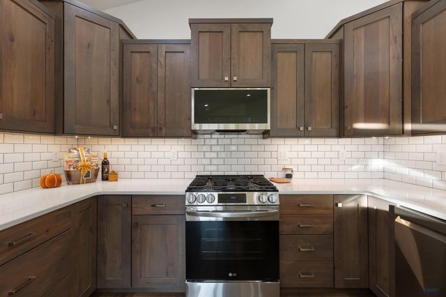 6420 ANDERSON RD, Summerset, SD 57718