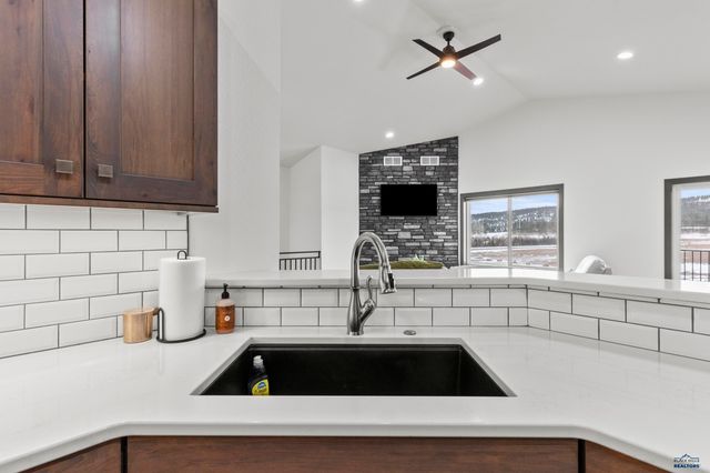 6420 ANDERSON RD, Summerset, SD 57718