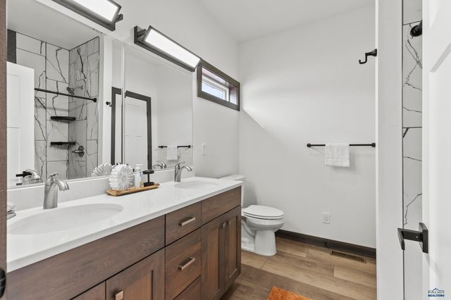 6420 ANDERSON RD, Summerset, SD 57718