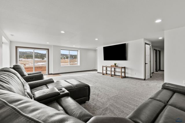 6420 ANDERSON RD, Summerset, SD 57718
