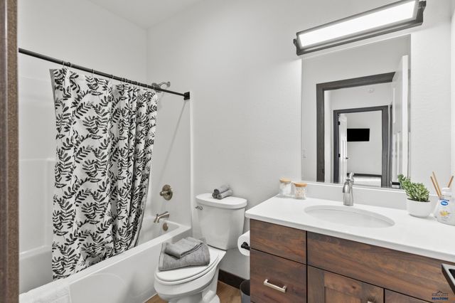 6420 ANDERSON RD, Summerset, SD 57718