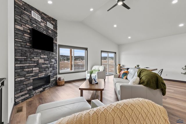 6420 ANDERSON RD, Summerset, SD 57718