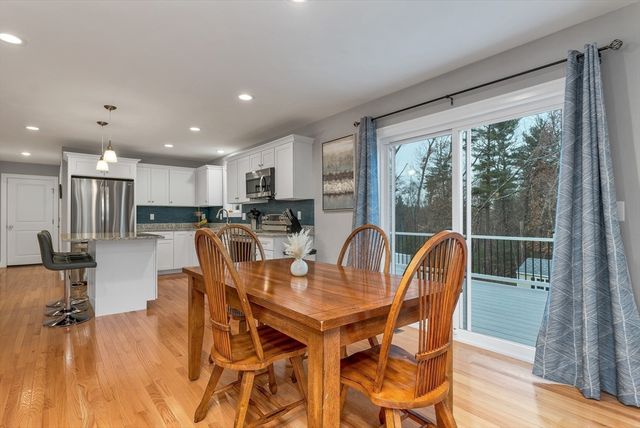 158 Standish Ln, Hudson, NH 03051