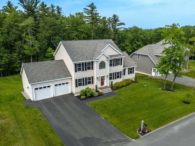 158 Standish Ln, Hudson, NH 03051