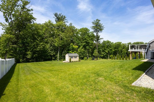 158 Standish Ln, Hudson, NH 03051