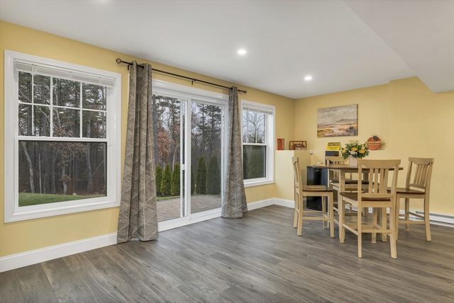 158 Standish Ln, Hudson, NH 03051