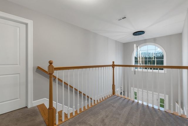 158 Standish Ln, Hudson, NH 03051