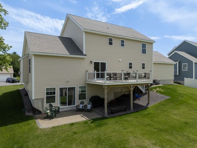 158 Standish Ln, Hudson, NH 03051