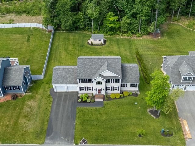 158 Standish Ln, Hudson, NH 03051