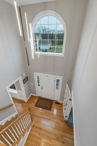 158 Standish Ln, Hudson, NH 03051