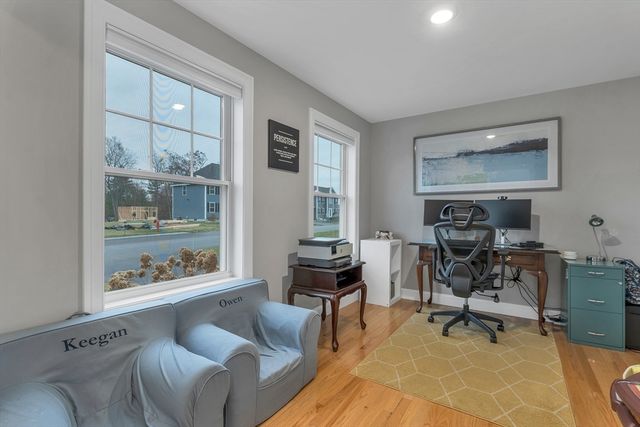 158 Standish Ln, Hudson, NH 03051