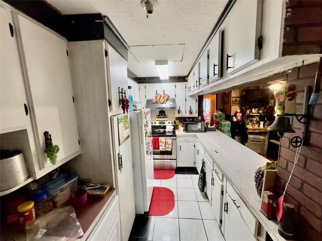 2375 Brickyard Road, Beaumont, TX 77703