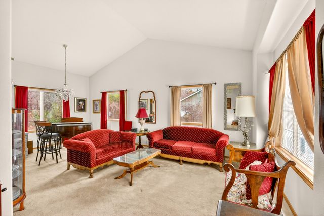 3059 SW 36th Street, Redmond, OR 97756