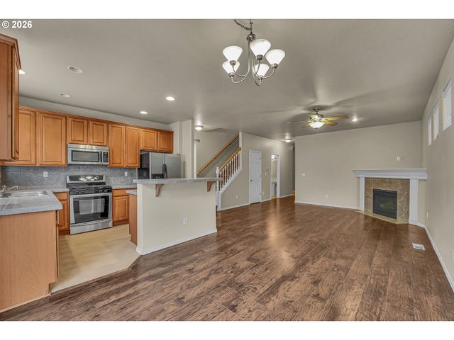 4642 Se OLIVEWOOD St, Hillsboro, OR 97123