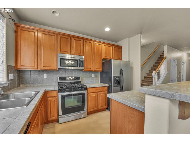 4642 Se OLIVEWOOD St, Hillsboro, OR 97123