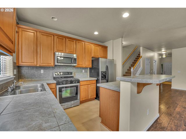 4642 Se OLIVEWOOD St, Hillsboro, OR 97123