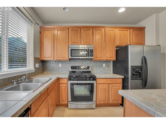 4642 Se OLIVEWOOD St, Hillsboro, OR 97123