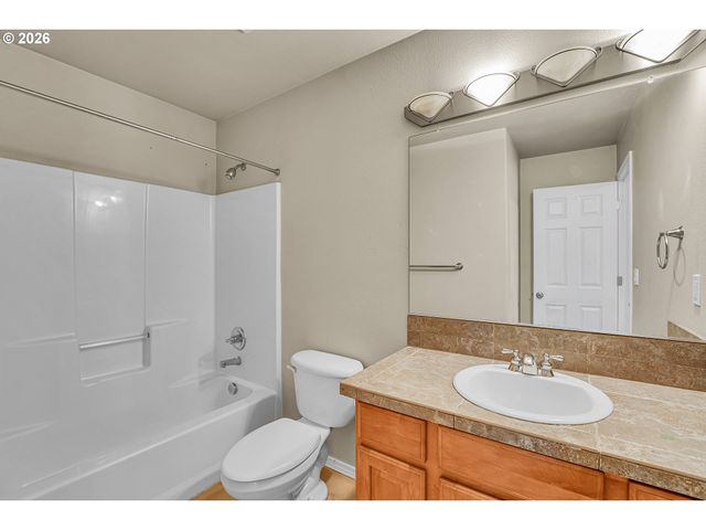 4642 Se OLIVEWOOD St, Hillsboro, OR 97123