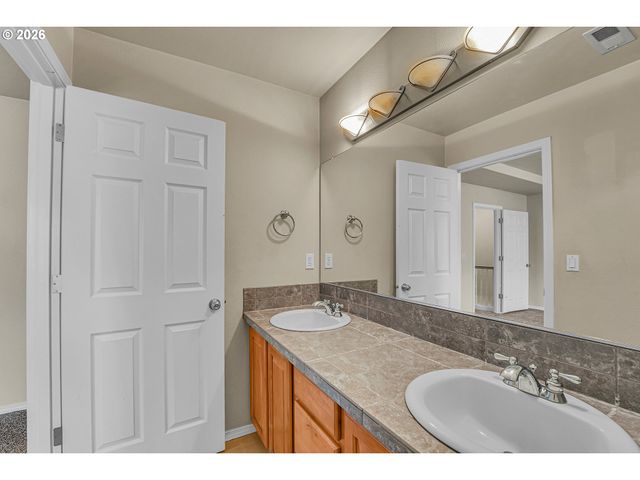 4642 Se OLIVEWOOD St, Hillsboro, OR 97123