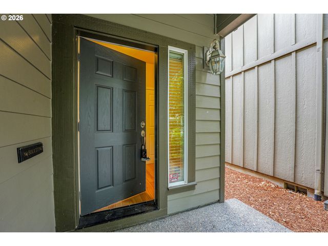4642 Se OLIVEWOOD St, Hillsboro, OR 97123
