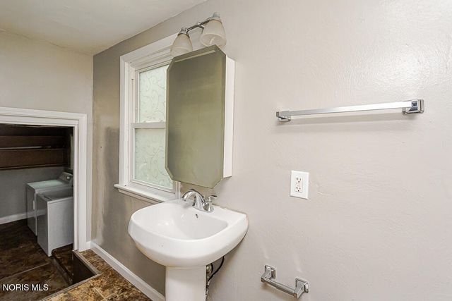 5435 Douglas Road, Toledo, OH 43613