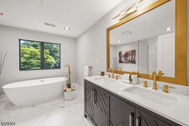 61 Pomona Ave, Fair Lawn Boro, NJ 07410