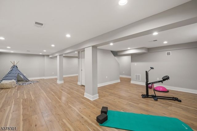 61 Pomona Ave, Fair Lawn Boro, NJ 07410