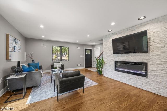 61 Pomona Ave, Fair Lawn Boro, NJ 07410