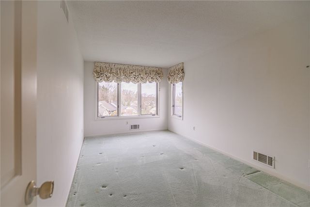 6 Masters Cove, Pittsford, NY 14534