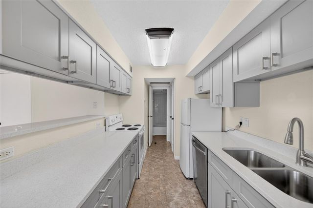 2750 Holly Hall Street 1706, Houston, TX 77054