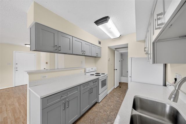 2750 Holly Hall Street 1706, Houston, TX 77054