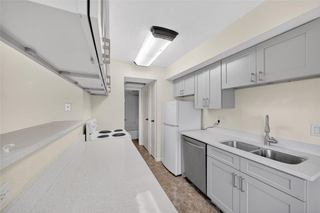 2750 Holly Hall Street 1706, Houston, TX 77054