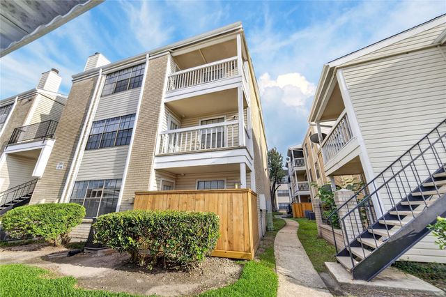 2750 Holly Hall Street 1706, Houston, TX 77054