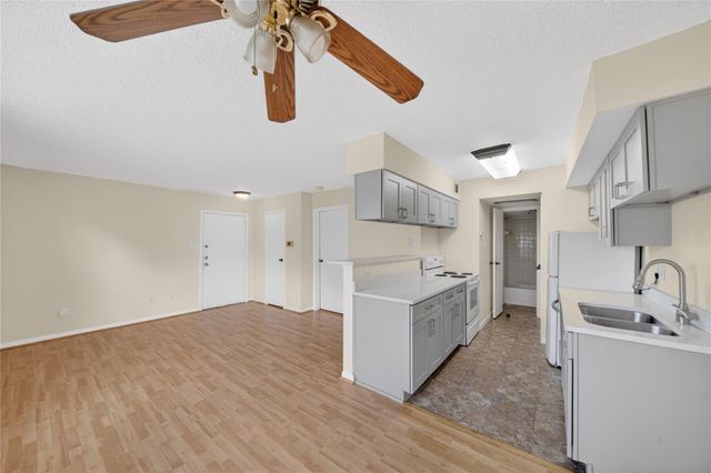 2750 Holly Hall Street 1706, Houston, TX 77054