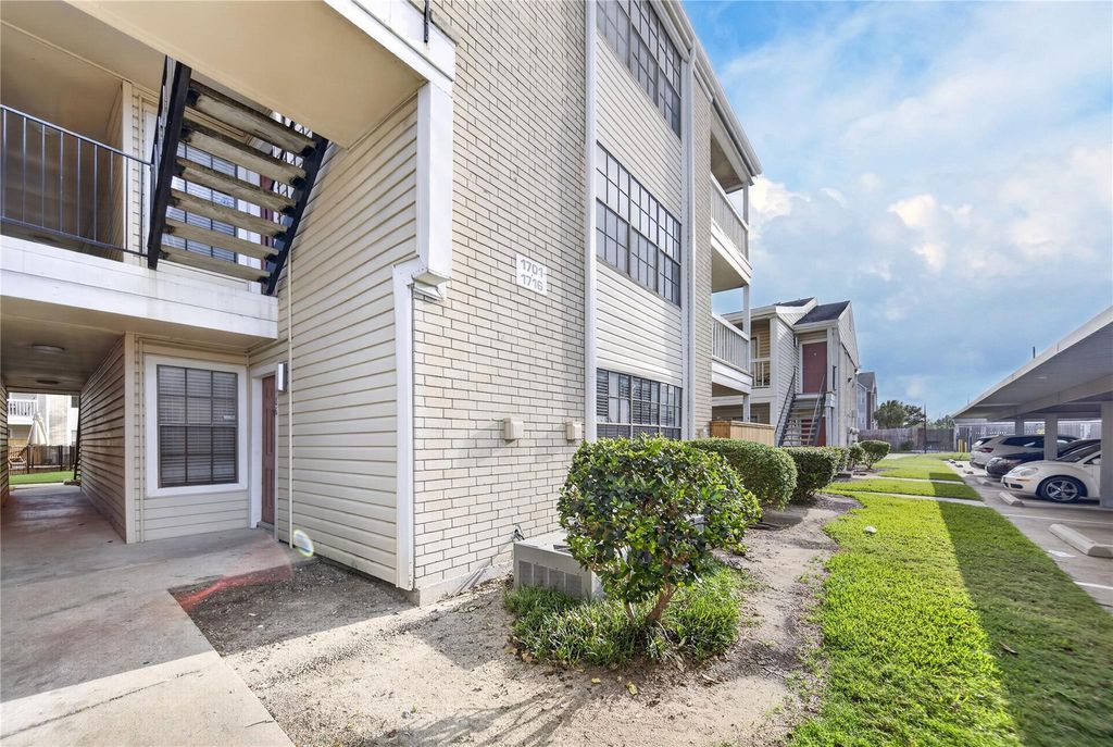 2750 Holly Hall Street 1706, Houston, TX 77054
