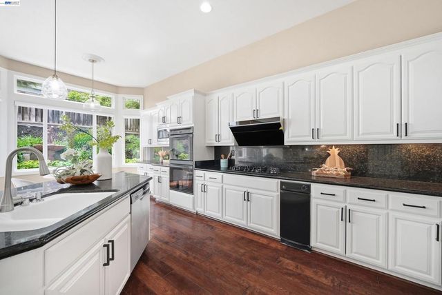 1 Circle E Ranch Pl, San Ramon, CA 94583