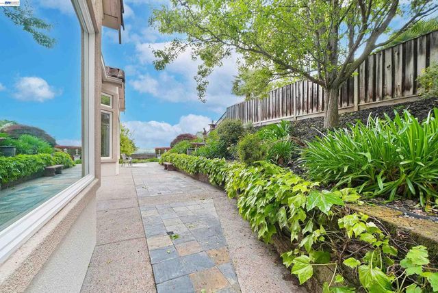 1 Circle E Ranch Pl, San Ramon, CA 94583