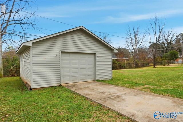 1717 Sebring Street NW, Huntsville, AL 35816